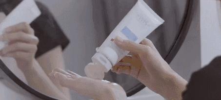 如何有效应对肌肤冒油的问题？