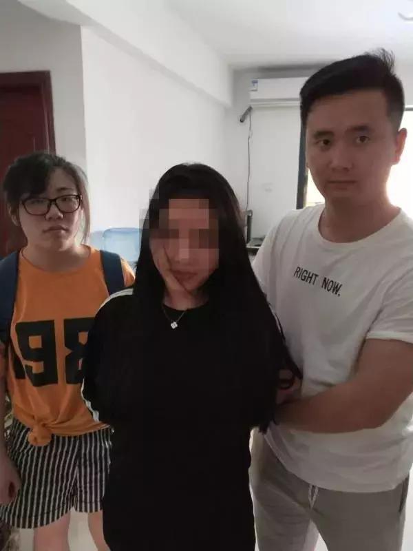 璀︽柟绔帀3涓秹榛刟pp,璀︽柟娑夊珜鎹ｆ瘉鎵粍app