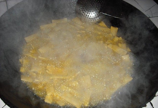 通过食物补充雌激素延缓卵巢早衰,女性雌激素高不宜吃什么食物