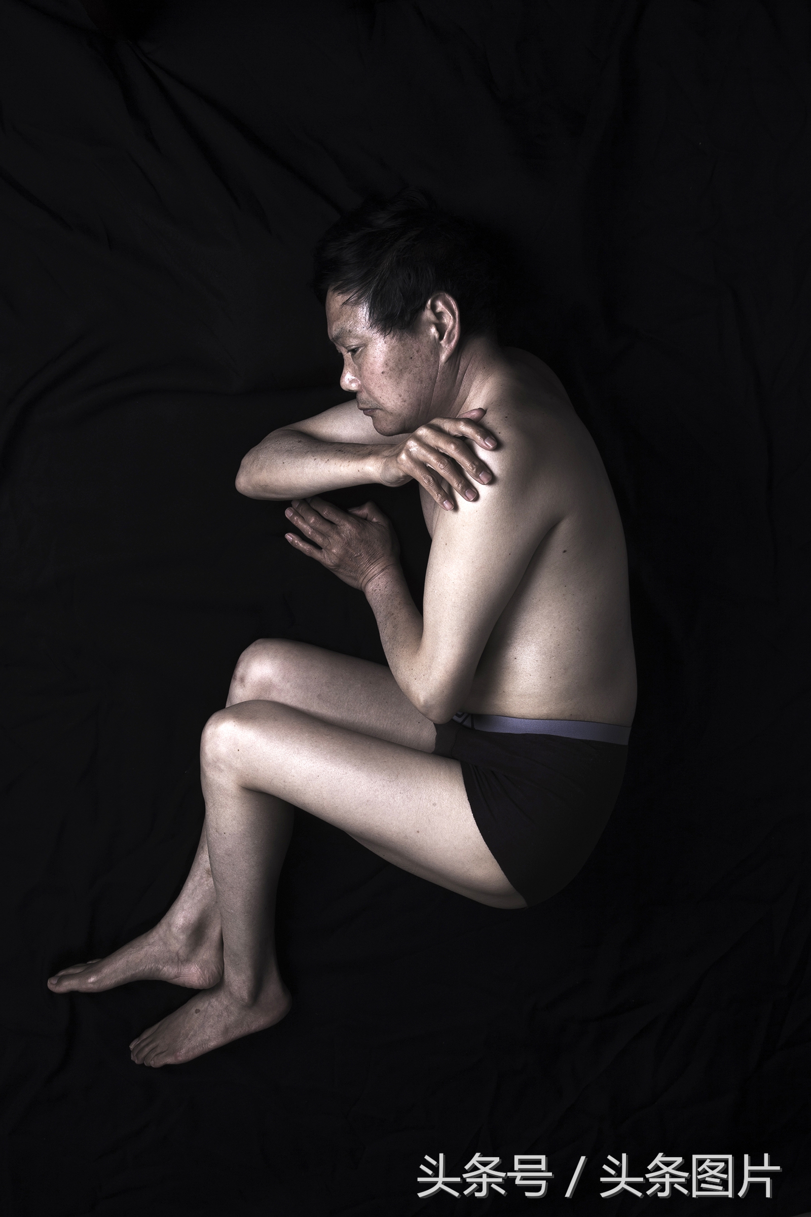 归来的*亡流**:留学法国的温州姑娘拍下了她寻不回的故乡