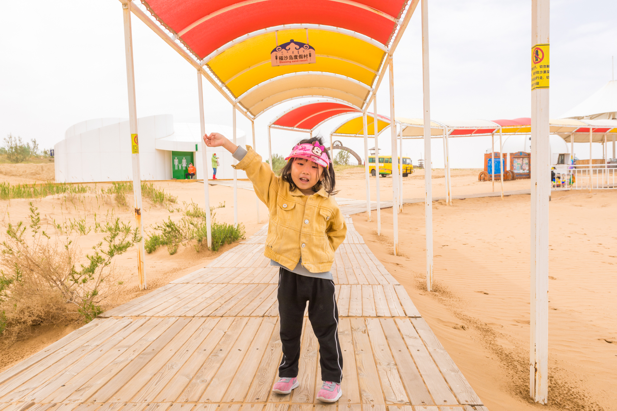 沙漠外星飞船里，与娃共度美好午后时光