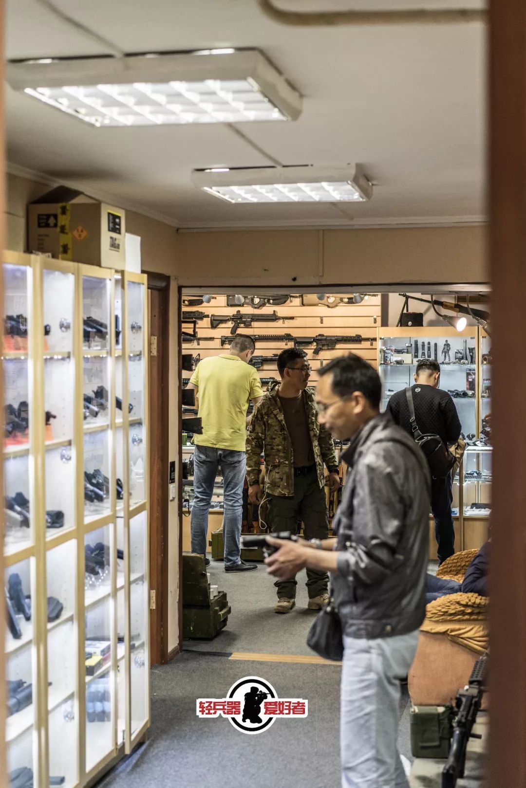 男人天堂，一起逛逛俄罗斯的“*器武**”商店
