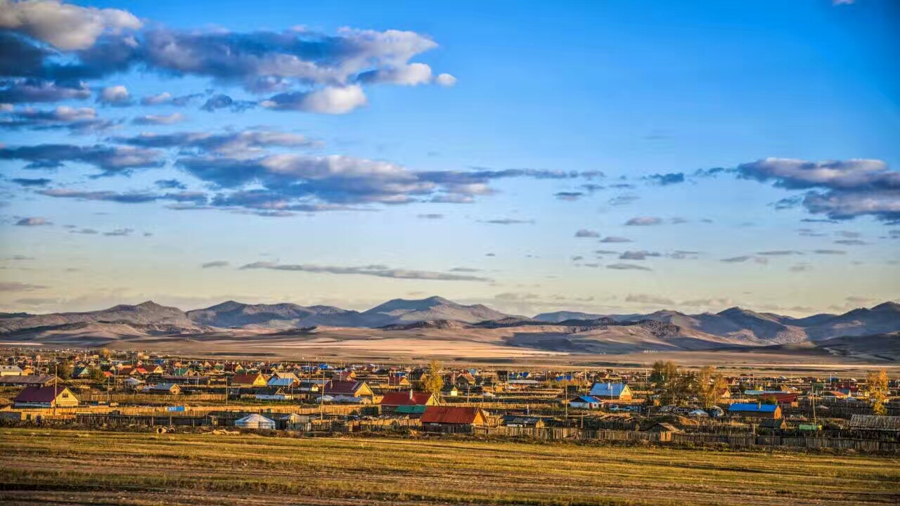 她在127小时的K3火车上拍婚纱照,看了三个国家的风景