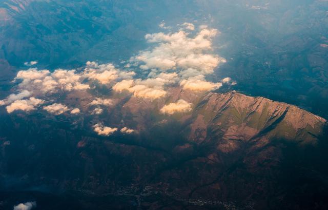 飞机高空拍摄效果图,飞机靠窗风景照片怎么拍