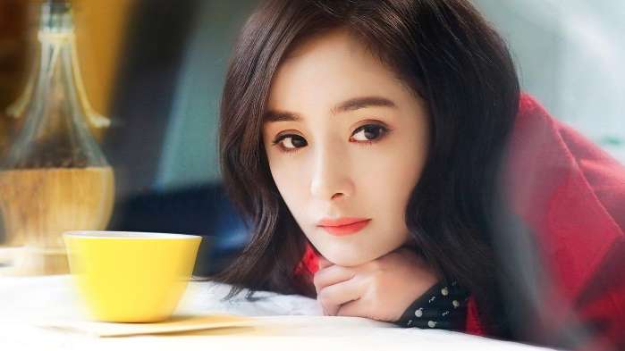 不就是抱了下小朋友嘛，你们至于把杨幂黑成这个样子吗？