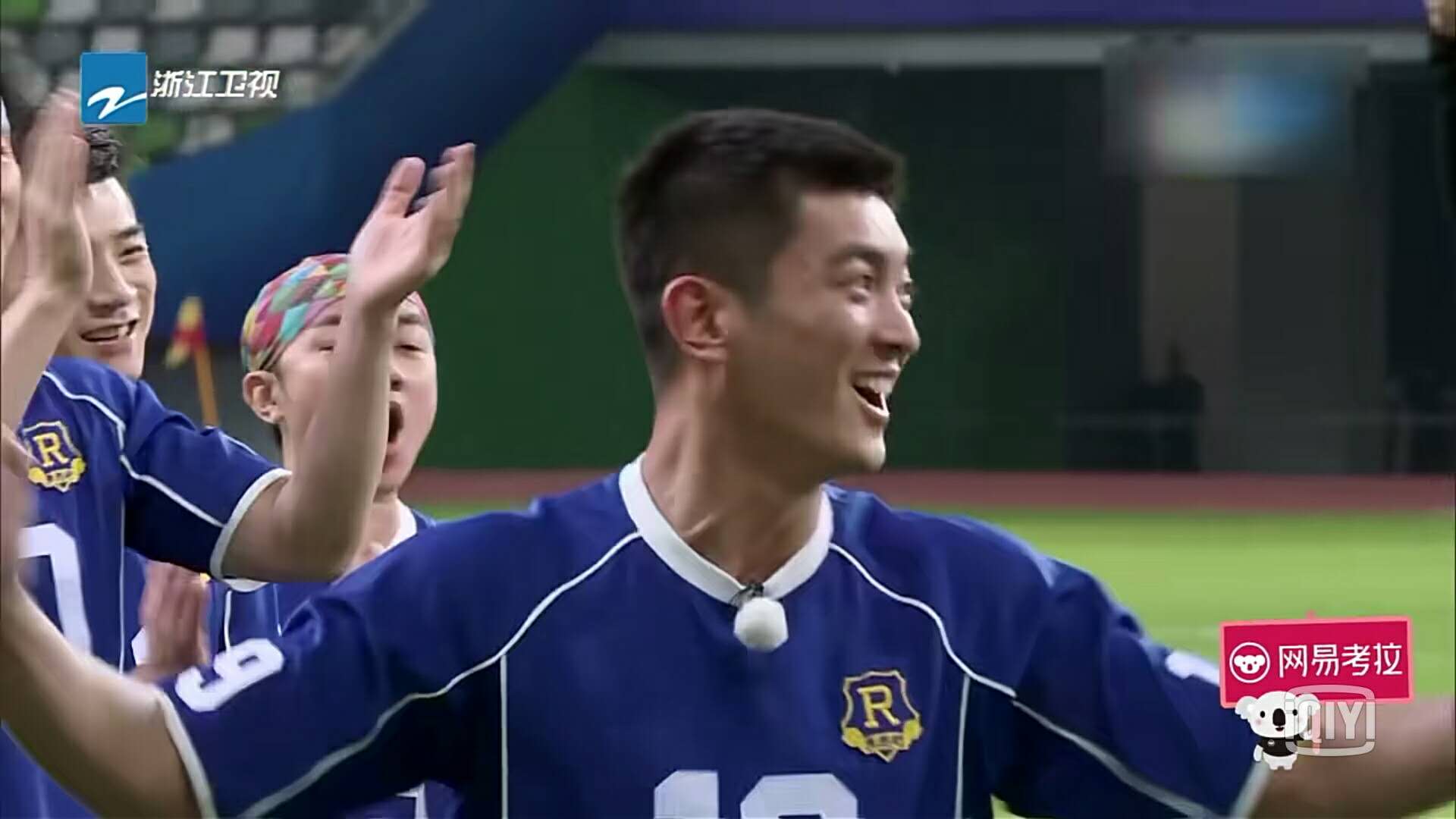 奔跑吧请来足球巨星用了多少钱,大牌导师空降现场奔跑吧兄弟