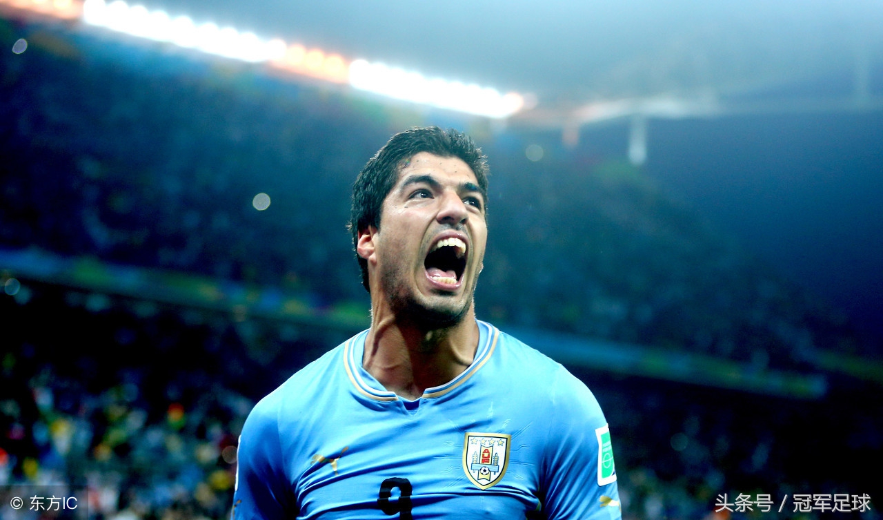 天才在左疯子在右讲的是什么故事,苏亚雷斯世界杯梅开二度