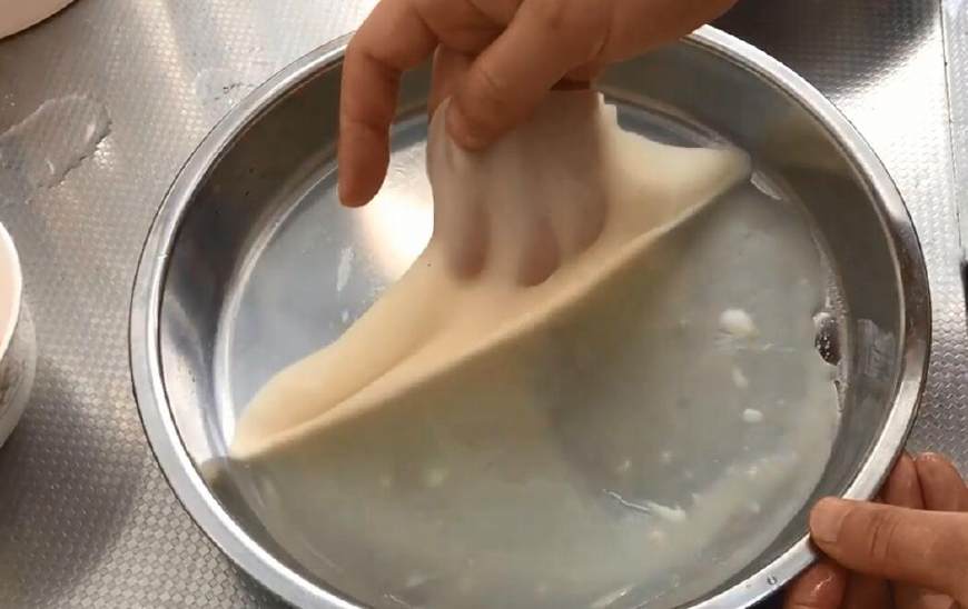 凉皮制作揭秘,凉皮的制作方法不易断裂