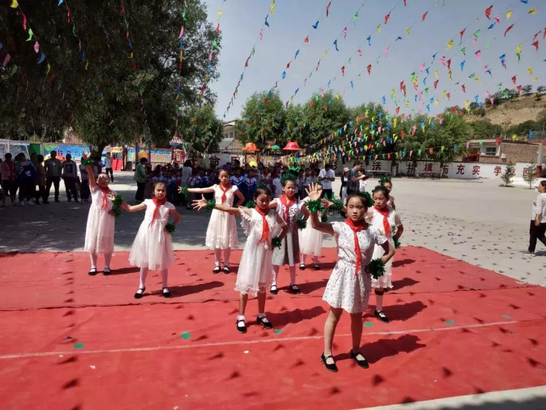 静乐县少年儿童欢度六一儿童节