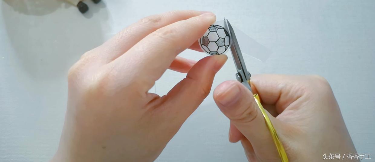 热缩片耳钉制作,热缩片做耳钉教程手绘