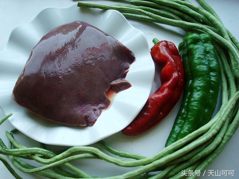 炒豇豆的时候特别炸怎么办,炒豇豆如何不硌牙