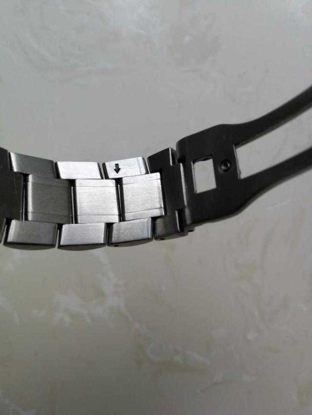 儿童手表表链怎么拆,手表拆表链只拆一边吗