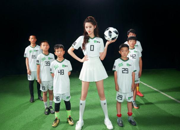 关晓彤足球高清写真,关晓彤足球装
