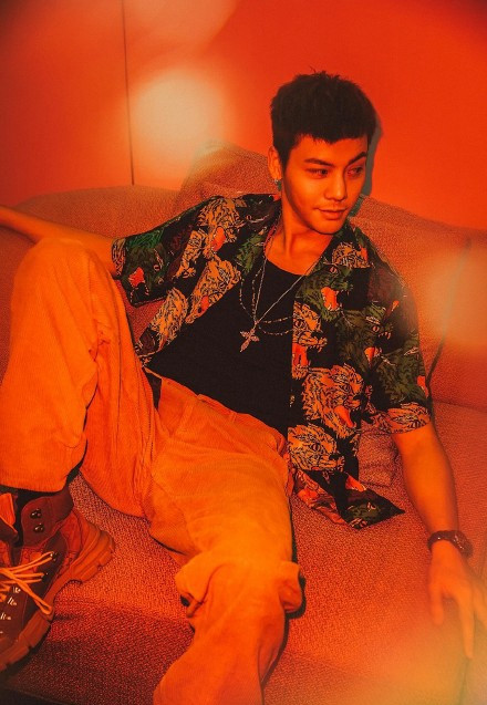 陈伟霆街舞团同款裤子,陈伟霆热血街舞团的发型