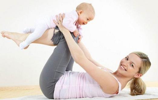 孩子喂奶的正确方式,侧着喂奶的正确方式