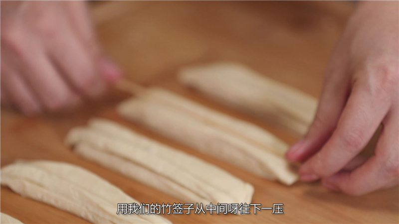 家常自制放心油条的做法视频,油条是怎么炸成的