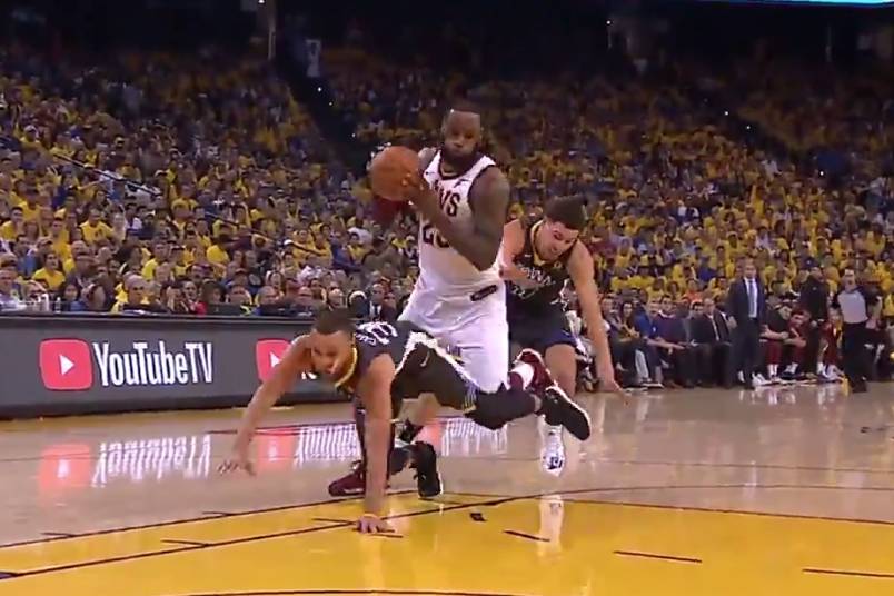 西决g2裁判结果,总决赛g2结束后球迷反应