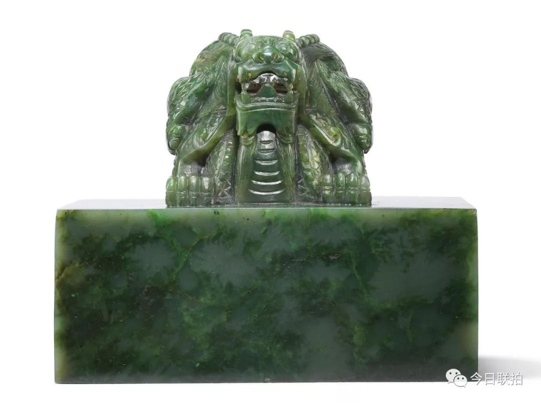 一只白玉小熊卖了670万，人家靠的是颜值！