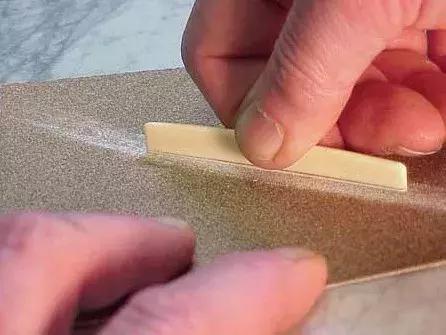 吉他的每根弦距的高度一样吗,38寸和41寸吉他弦距一样吗