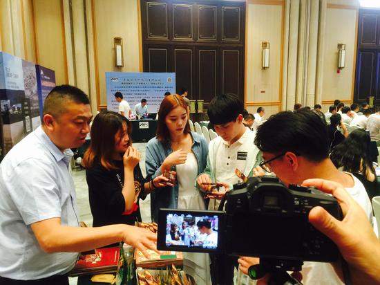 长白山天池和西湖,美丽而令人向往的长白山天池