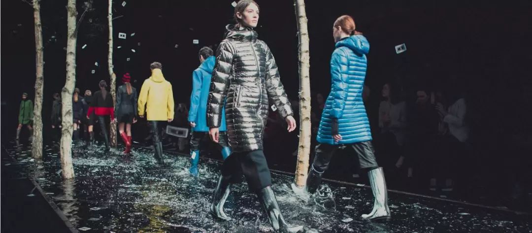 穿上雨鞋,下雨天穿雨鞋防水又好看时尚