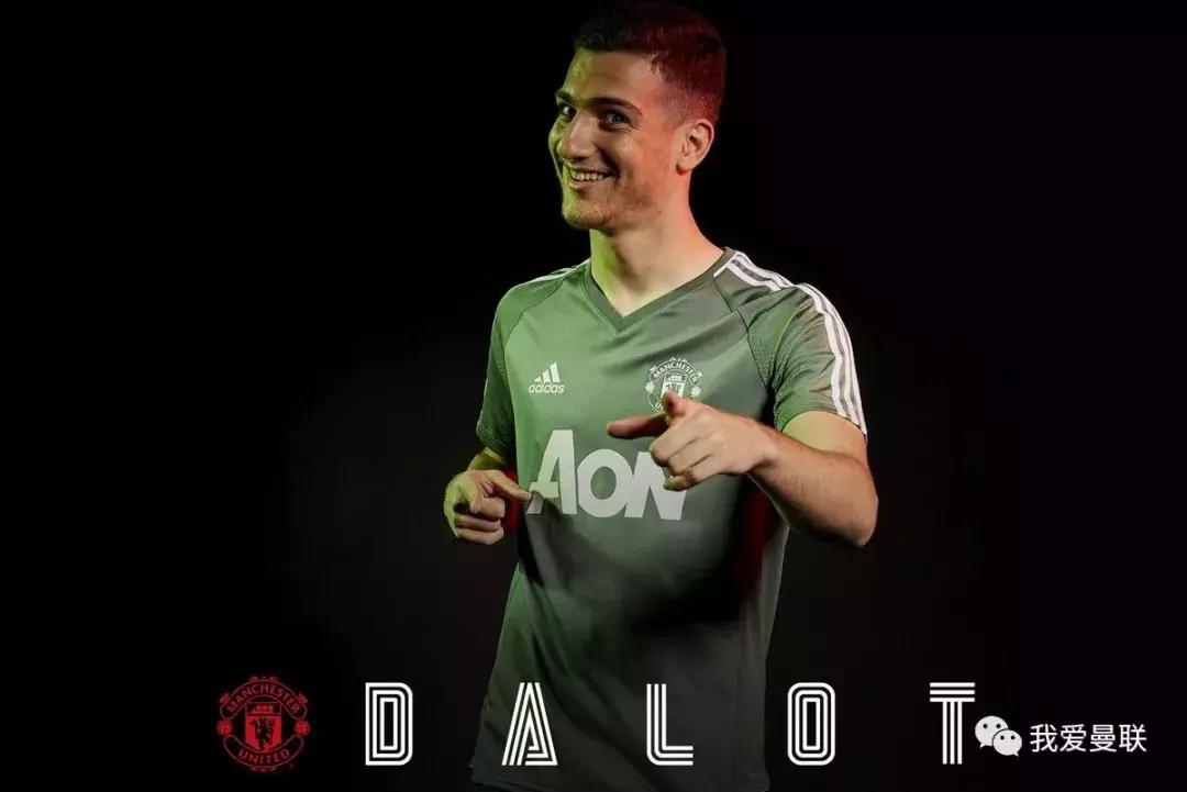 付违约金再加200万！曼联豪爽官宣第二签，两笔引援暗合神奇