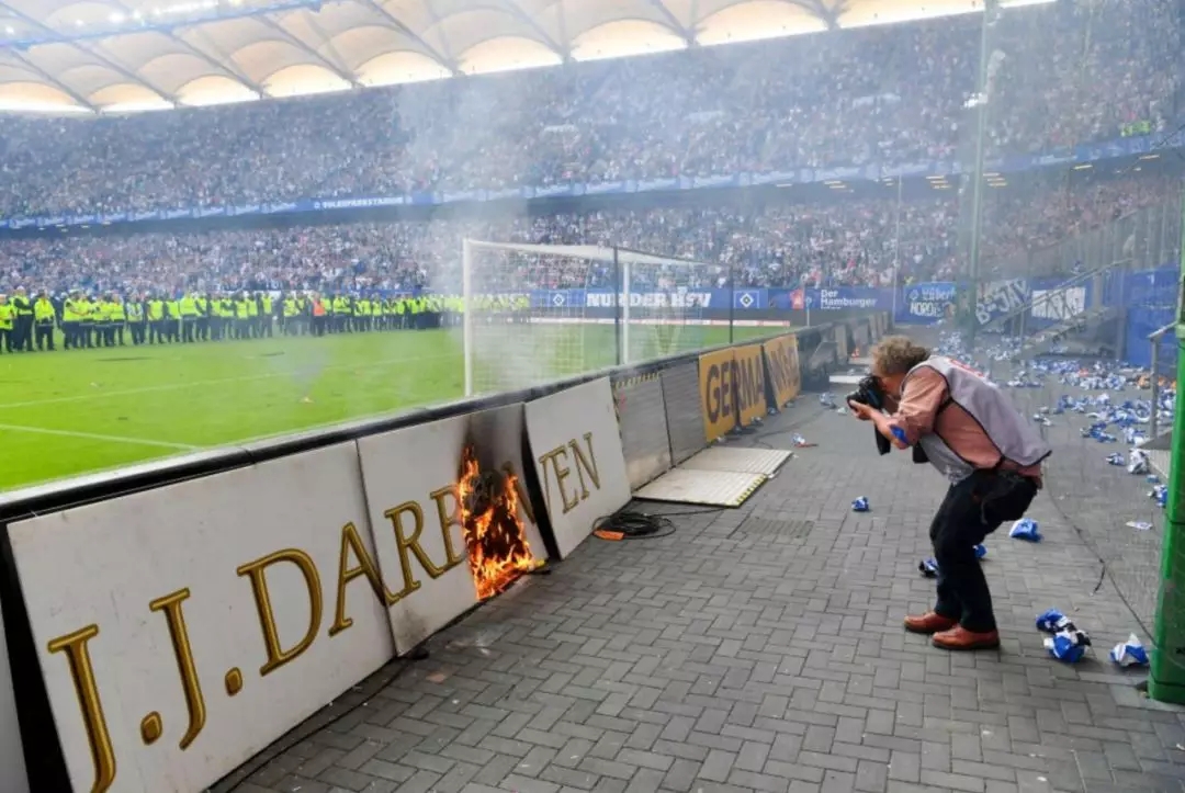 球场发生碰撞应该谁负责,球场发生意外谁负责