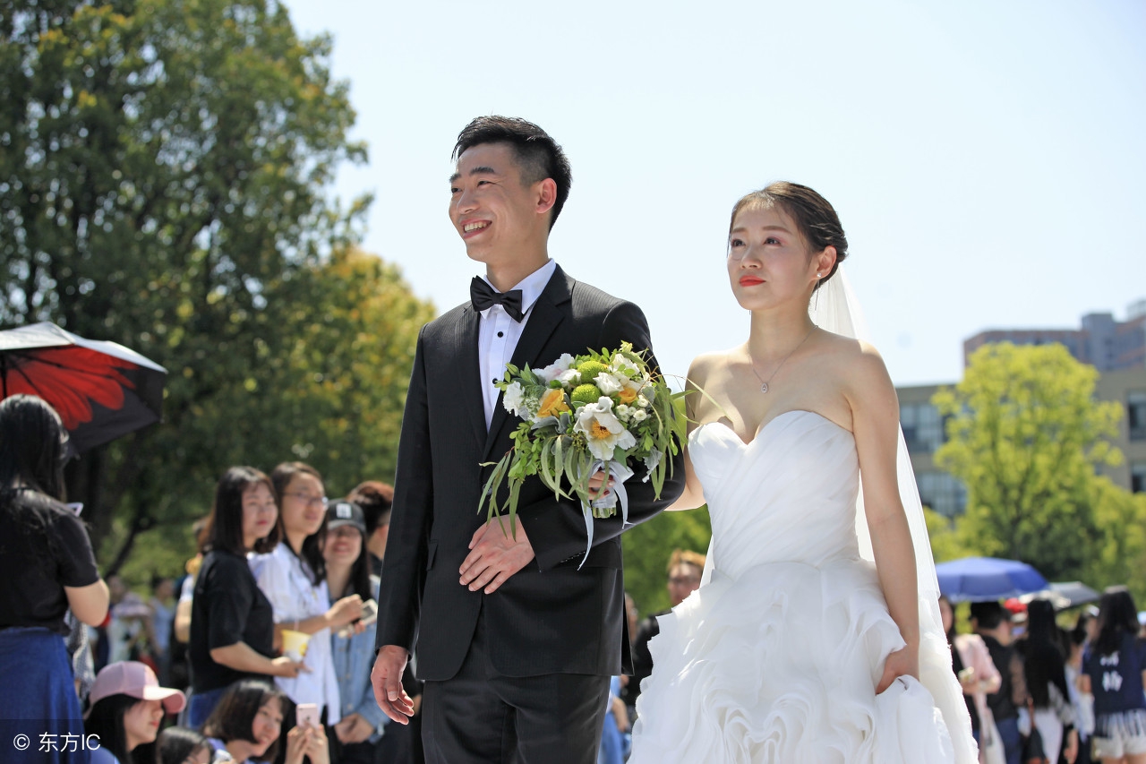 离家出走的女儿下场,女儿被母亲抛弃嫁富豪