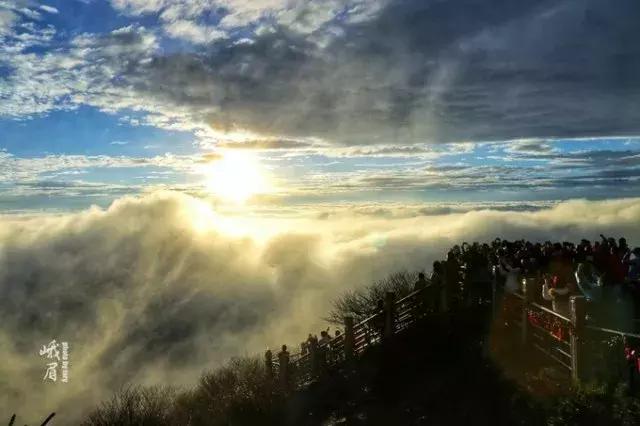 带着女生去峨眉山,带着女友穷游