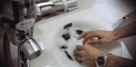 洗衣粉里的磷怎么清洗,洗衣粉污渍用什么去除