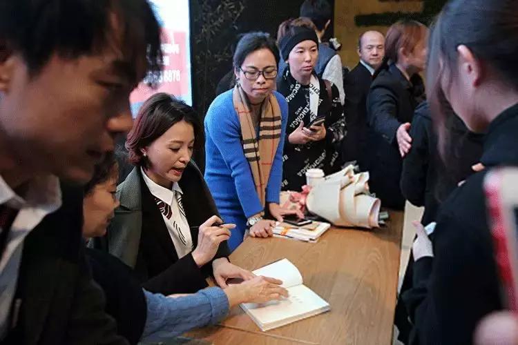 董卿回归的视频,董卿重回舞台