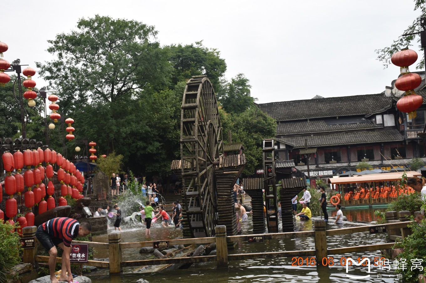 成都郊外的黄龙溪古镇,的确是一个耍水嘻嘻放松的好地方