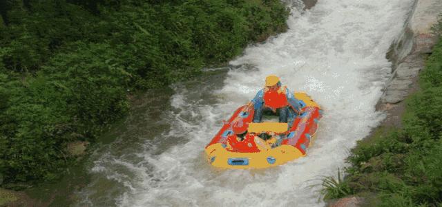 避暑耍水爽一夏！低至4折≈258元抢街子古镇艺家精品酒店住宿一晚！双早+游泳+逛古镇……屋里搓麻~山涧耍水~全家游~凉快的很！
