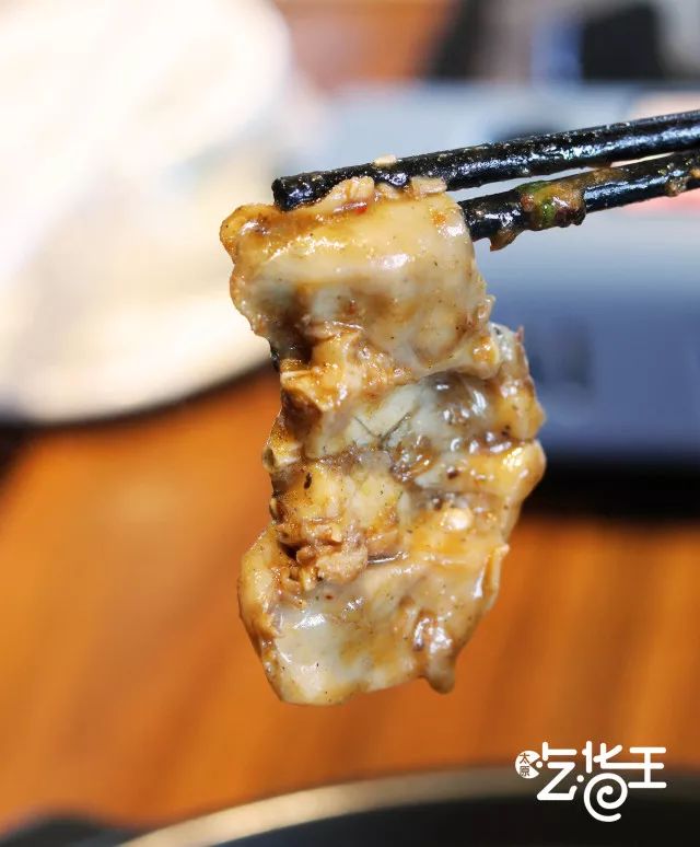 这家餐厅怎么做的如此火爆,这家餐厅的菜品丰富多样