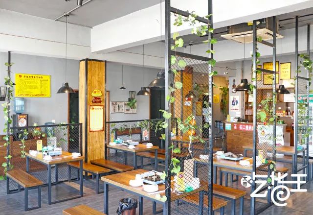 这家餐厅怎么做的如此火爆,这家餐厅的菜品丰富多样