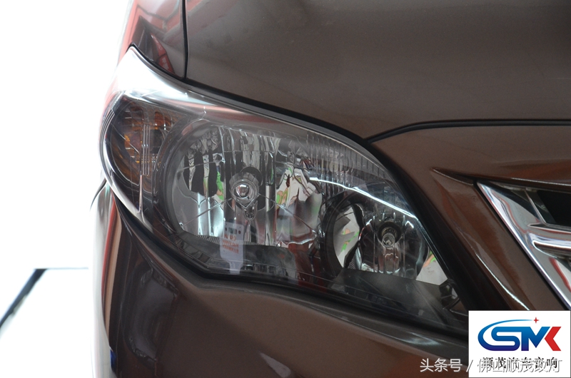 卡罗拉车主换了LED灯，对着墙看很开心，结果到了晚上就哭了