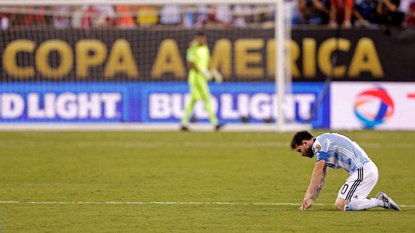 国足助阿根廷夺世界杯梅西詹皇英雄惺惺相惜