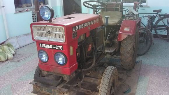 农民哥拖拉机,一台拖拉机一年能挣多少钱