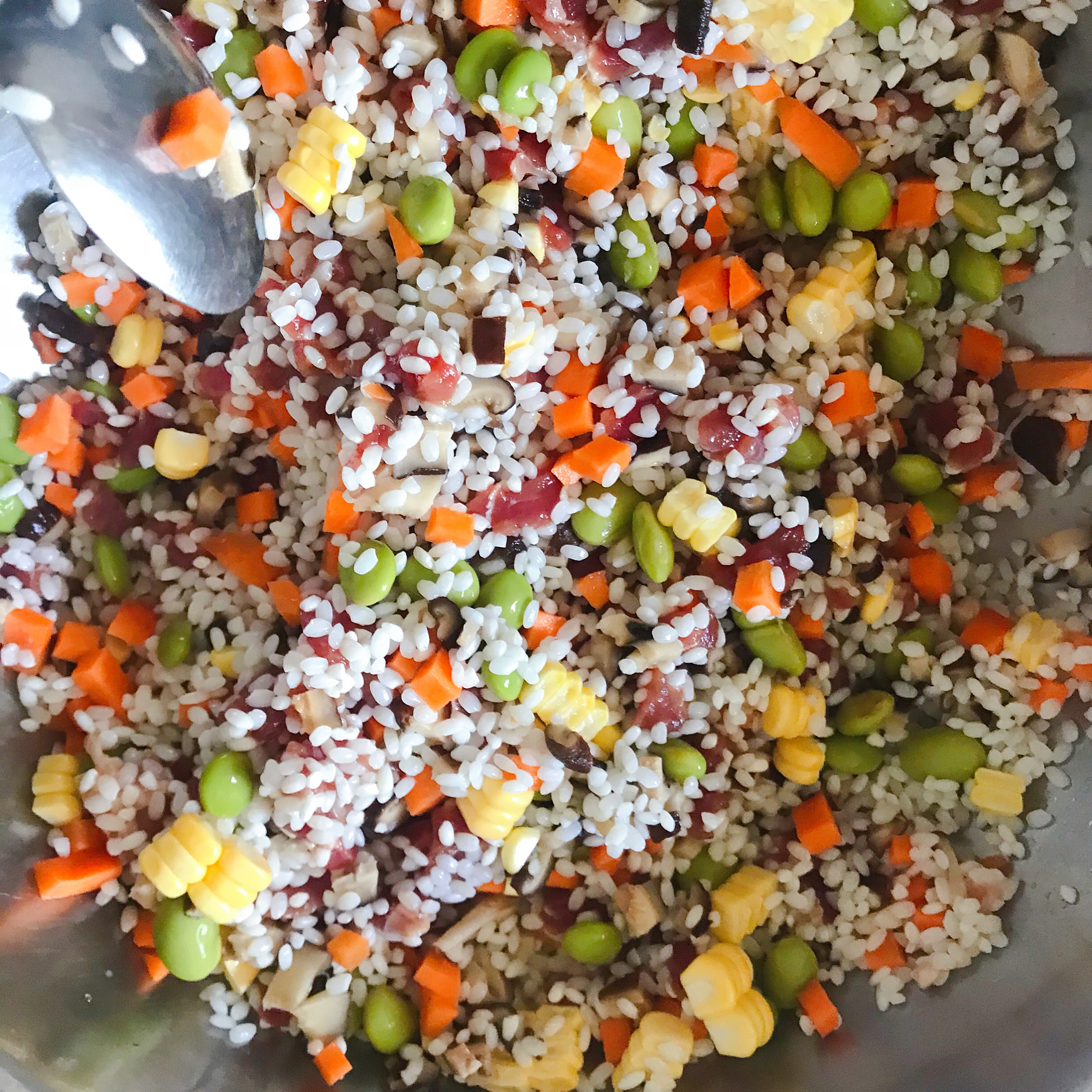 俺娘想吃咸粽子，粽皮还没买怎么办，教你两种开蛋壳方法做替代品