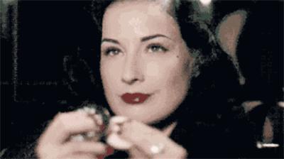 如何防止脱妆或底妆暗沉,夏季化妆怎么避免脱妆