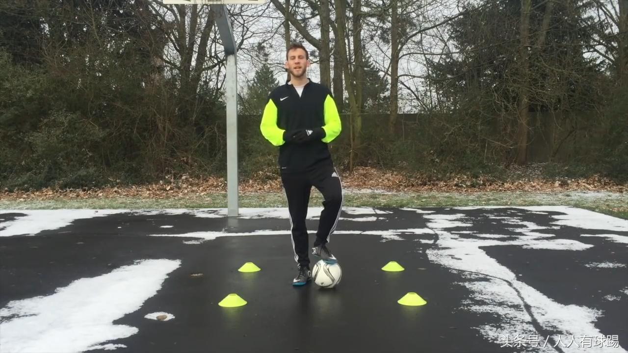 足球小场地基本功练习,在家可以练习足球吗