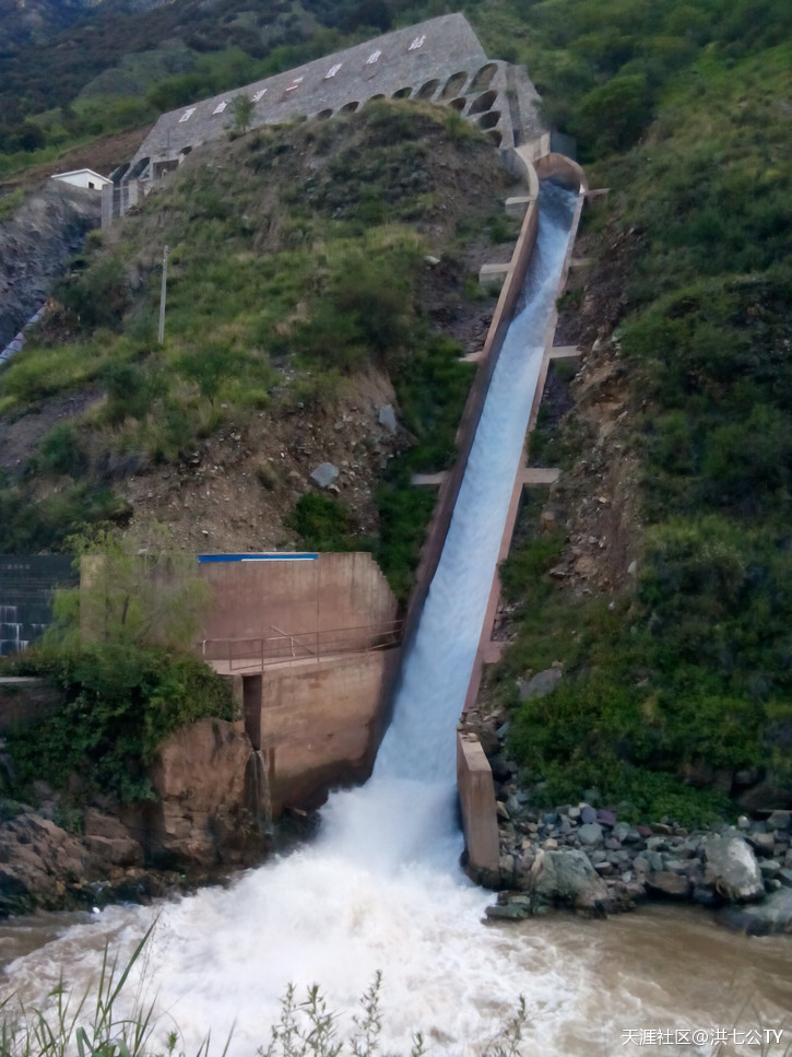 一个人、一只狗、一辆小踏板，风雨30天去*藏西**的故事（四）