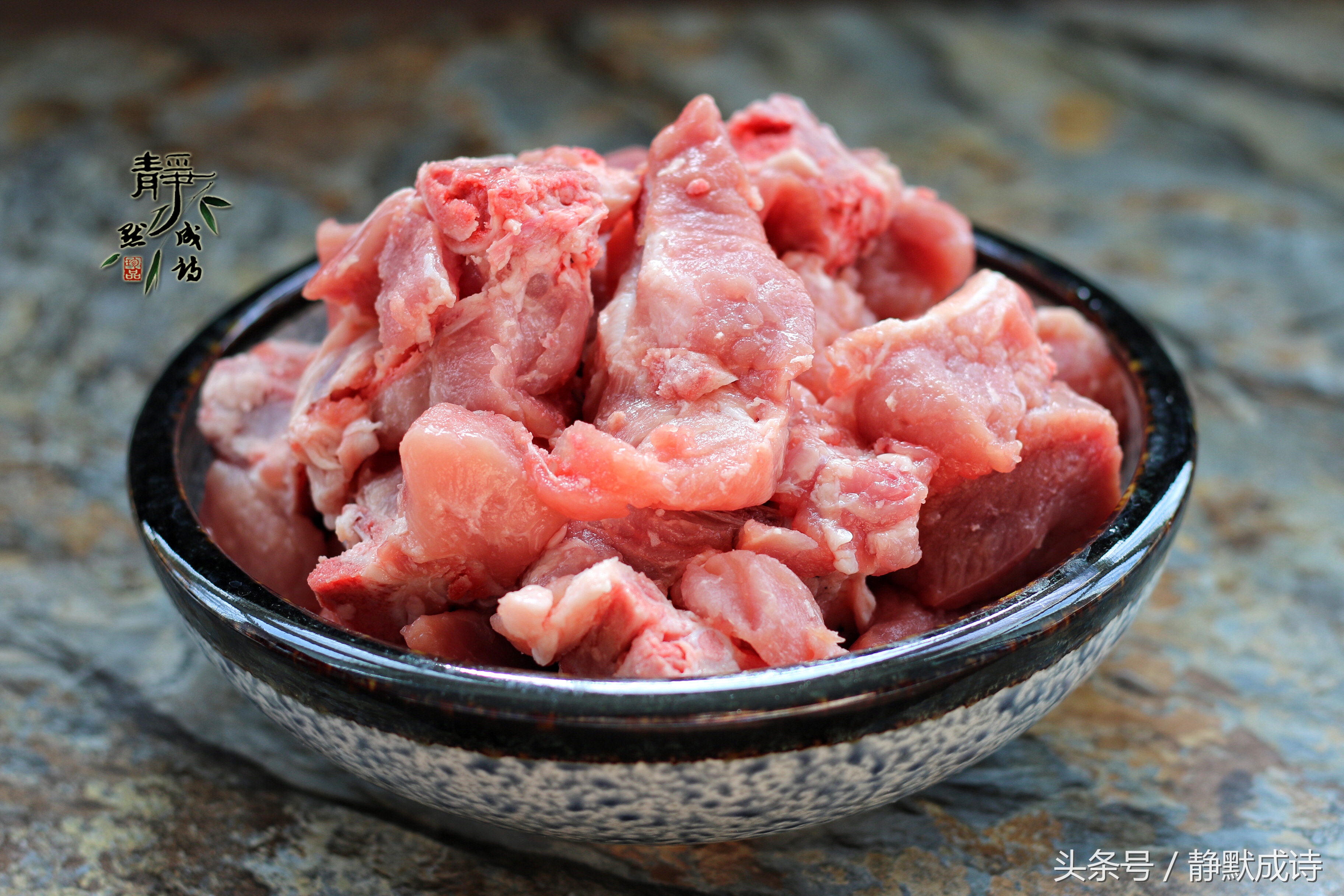 怎么熬一锅好的骨头汤,羊骨头汤奶白色妙招