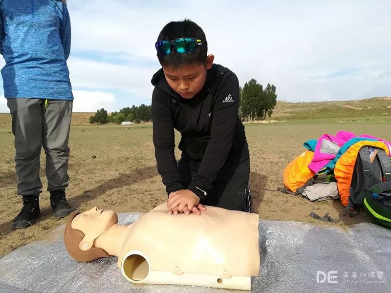 108名5年级孩子沙漠特训与一所体制内学校的破壳——红英小学
