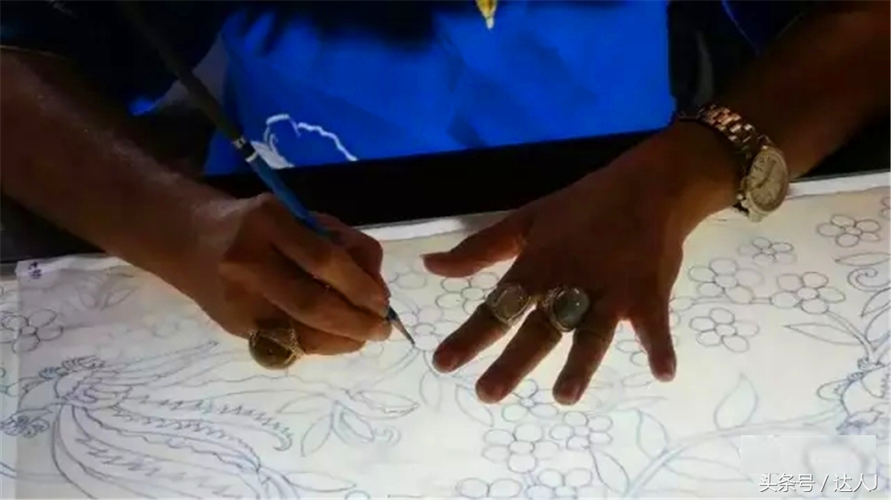 布罗莫火山要走多远,布罗莫是活火山吗