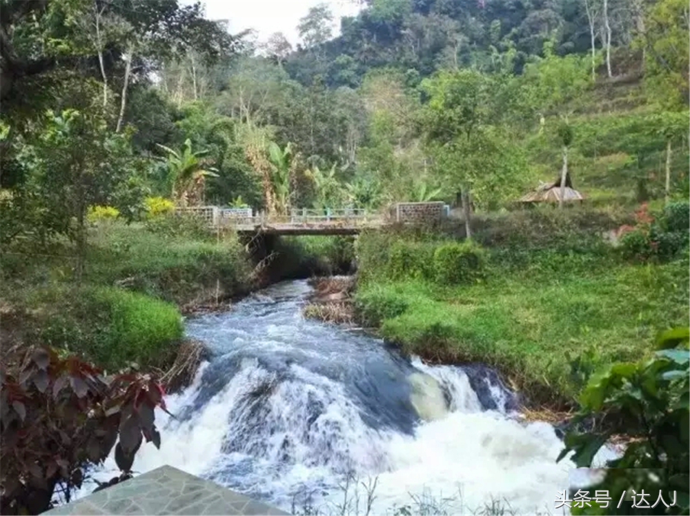 布罗莫火山要走多远,布罗莫是活火山吗