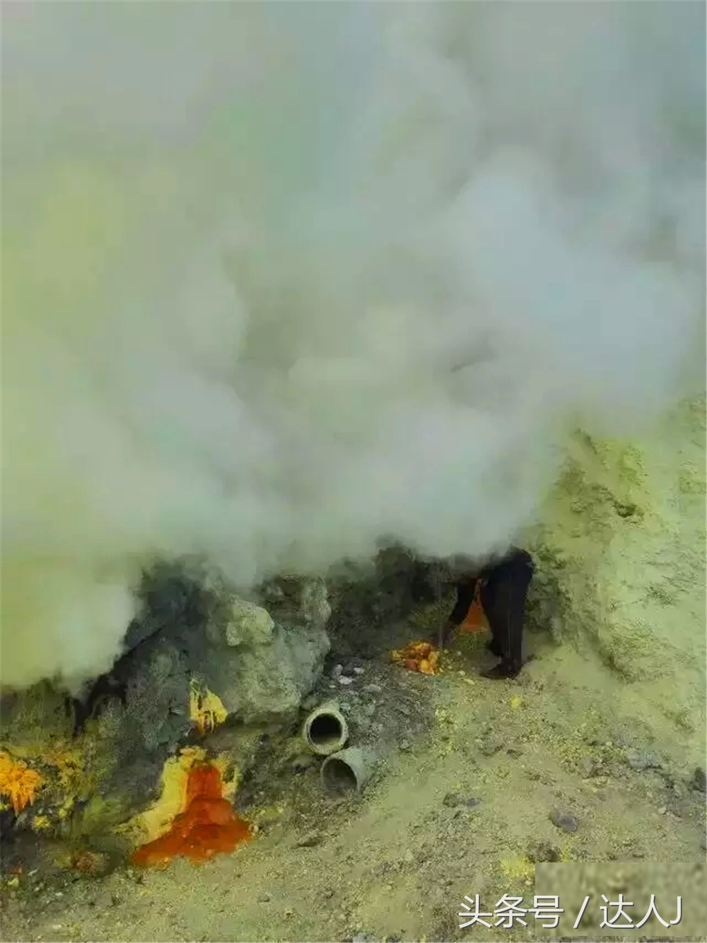 布罗莫火山要走多远,布罗莫是活火山吗