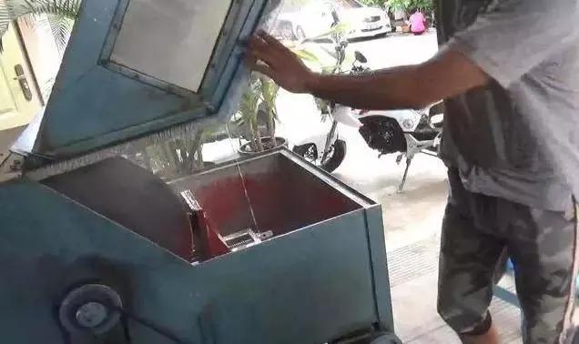 偷老婆的买车本18w入手一块木那料，一刀切涨十几倍！