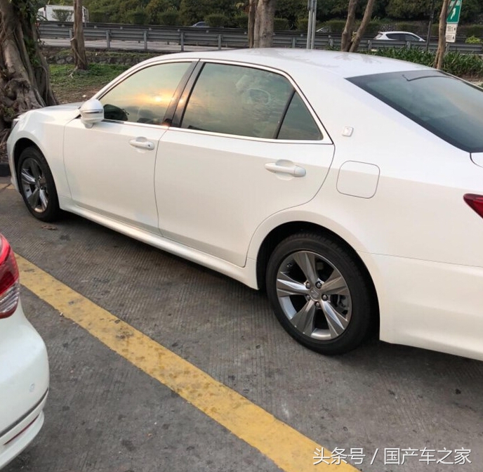 次顶配跟顶配的14代皇冠,提车最后一台车