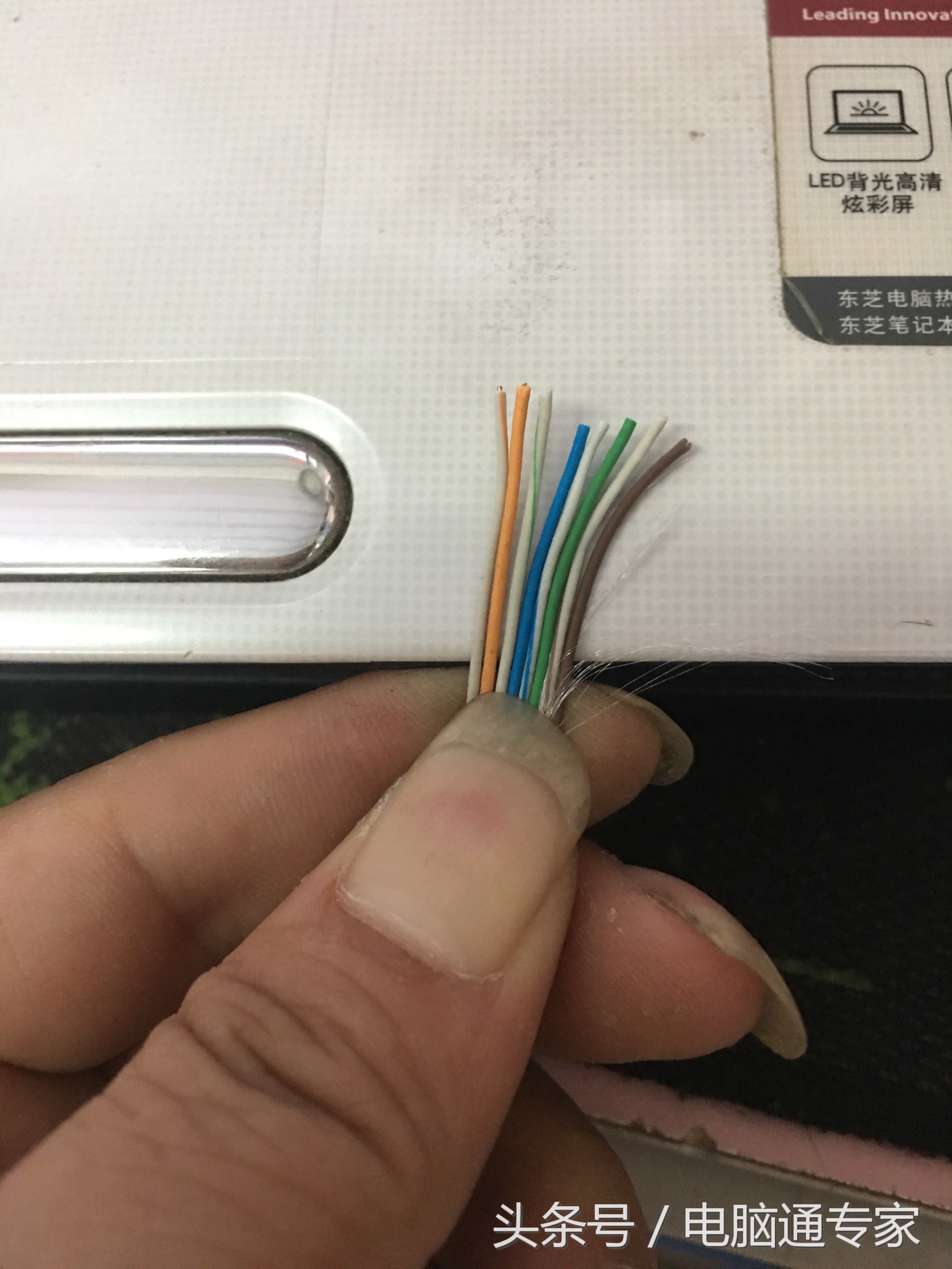 家里网线断在墙上怎么处理,网线断了怎么办最简单方法